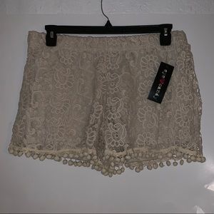 🌸EYE-CANDY cream crochet shorts 2X